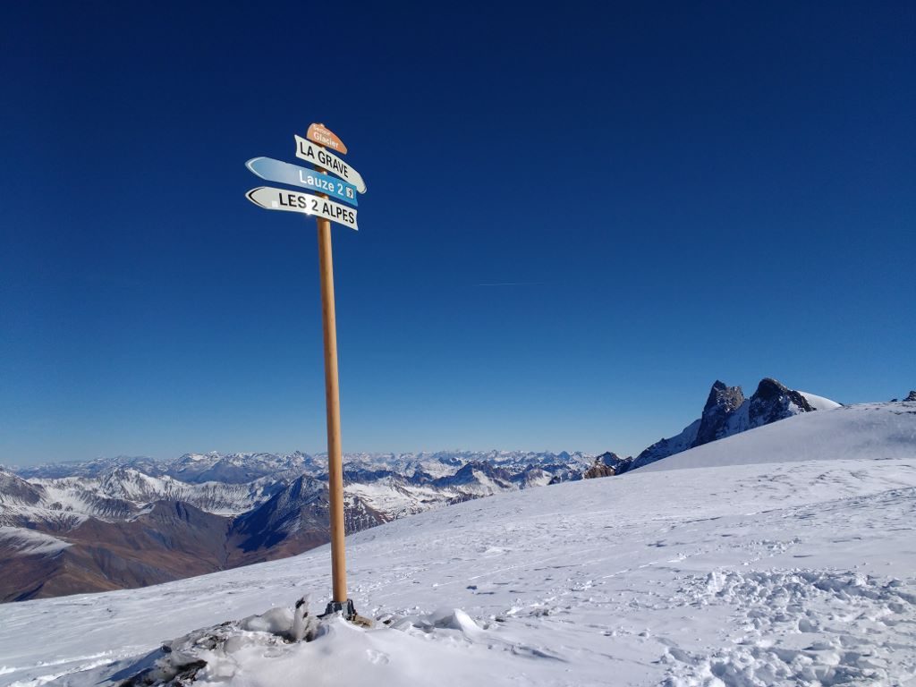Les 2 Alpes signpost