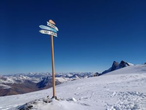 Les 2 Alpes signpost