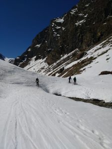 Skiers crossing the river