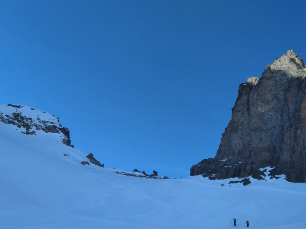 Skiers approaching the Col de Belvedere